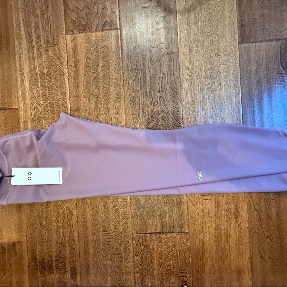 ALO Yoga Lavender Leggings - Picture 2 of 3